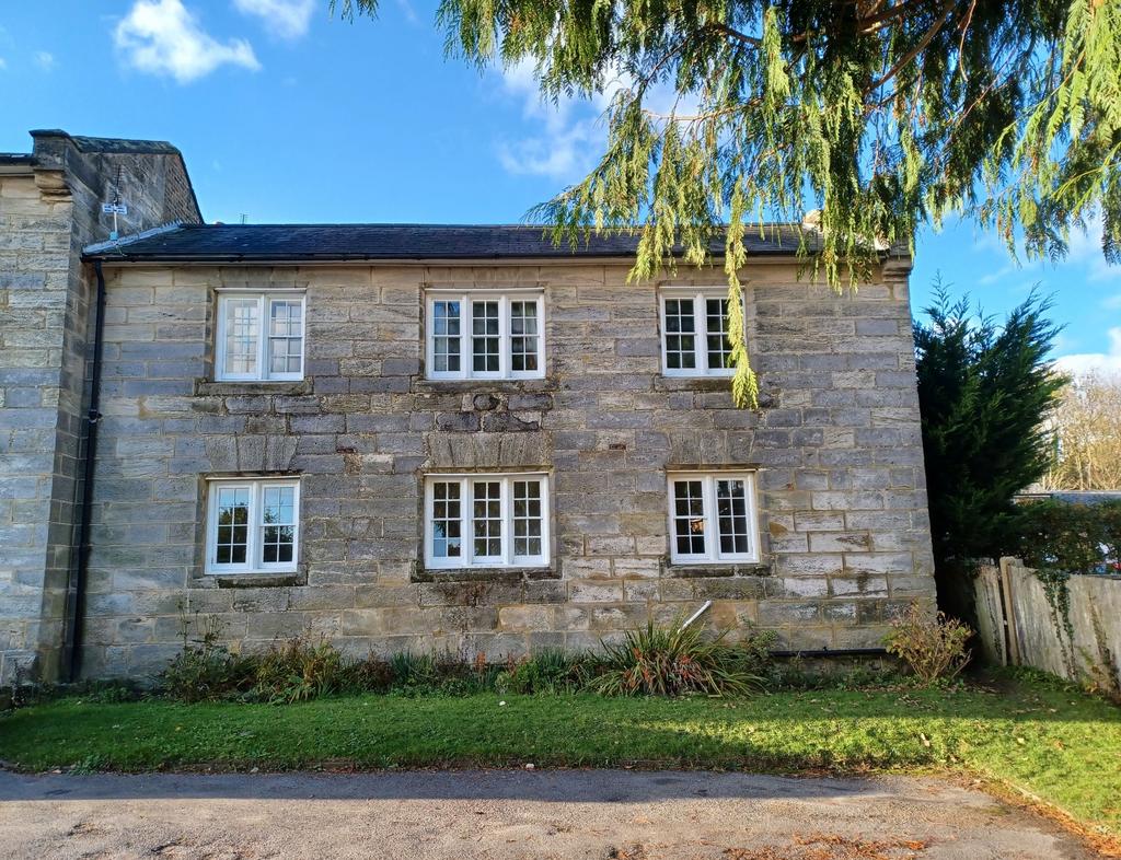 Cranbrook TN17 2 bed flat to rent £900 pcm (£208 pw)