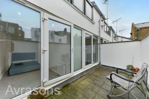 4 bedroom apartment to rent, OFFLEY ROAD, OVAL