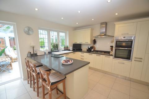 5 bedroom detached house for sale, Potters Close, Shirley, Croydon, CR0