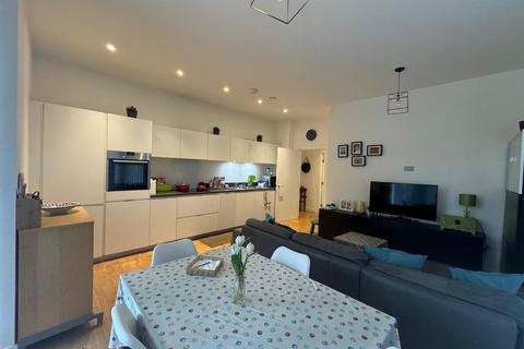 2 bedroom apartment for sale, at Danvers Avenue, Wandsworth, London SW11