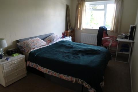 2 bedroom ground floor flat to rent, Uxbridge Road, Kingston upon Thames, KT1 2LR