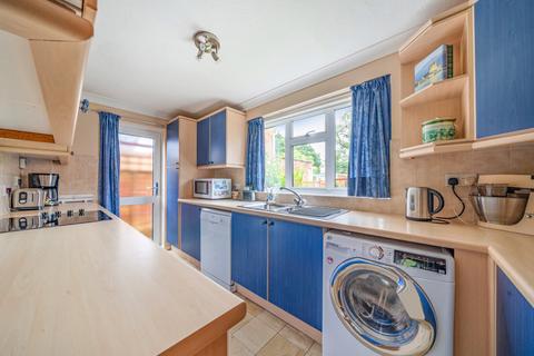 4 bedroom semi-detached house for sale, Haslemere cul de sac location