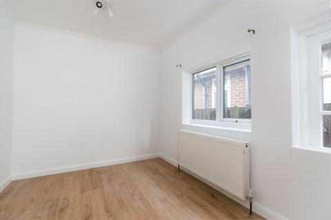 3 bedroom property to rent, Woodside Avenue, Woodside Park N12