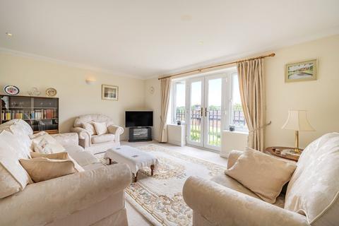 2 bedroom flat for sale, Parkside House, Guildford GU4