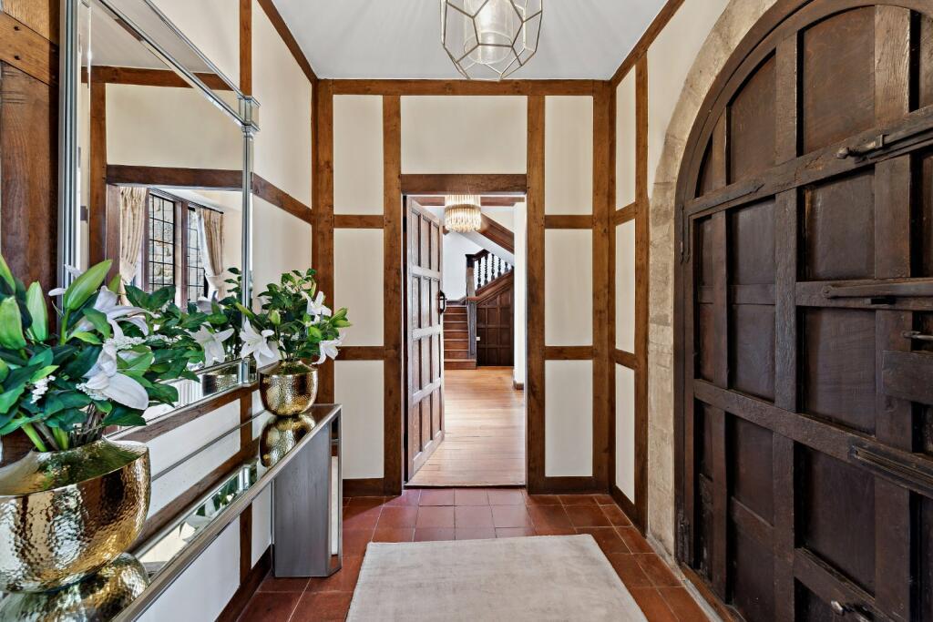 Entrance hallway 2.jpeg
