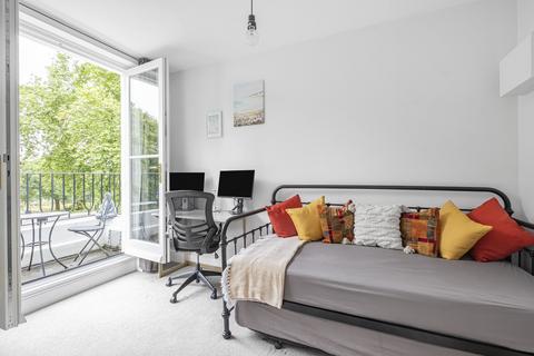 2 bedroom flat for sale, Clapham Common South Side, London, SW4