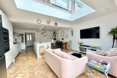 8 Corfe Gardens, Frimley, Camberley, GU16 8XN