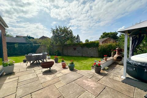 8 Corfe Gardens, Frimley, Camberley, GU16 8XN