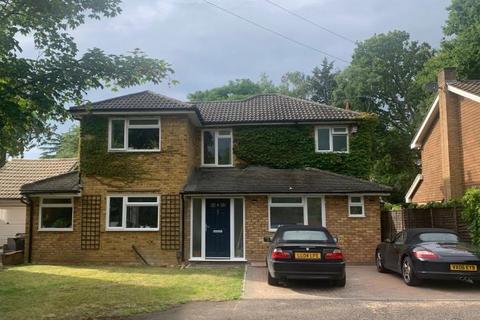 1 bedroom in a house share to rent, Homefield Close, Woodham, KT15 3QH