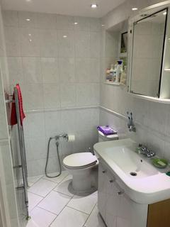 1 bedroom in a house share to rent, Homefield Close, Woodham, KT15 3QH