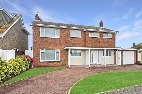 4 bedroom detached house for sale, Aylesbury Drive, Holland-on-Sea, Clacton-on-Sea, CO15