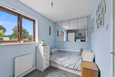 10 Blackthorn Drive, Nottingham, NG6 8PZ