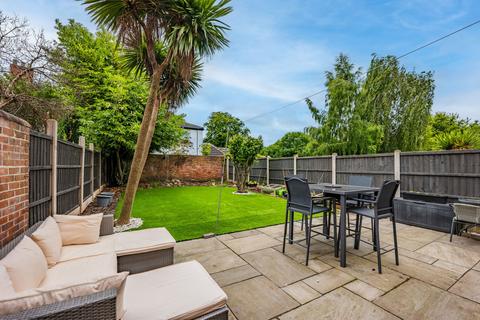 10 Blackthorn Drive, Nottingham, NG6 8PZ