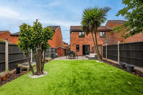 10 Blackthorn Drive, Nottingham, NG6 8PZ