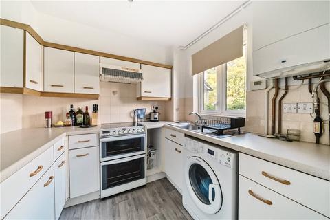 1 bedroom apartment for sale, Parry Drive, Weybridge, Surrey