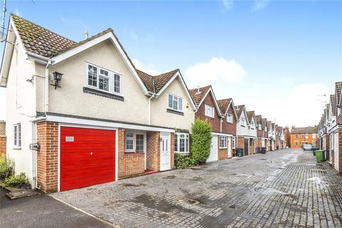 2 bedroom end of terrace house to rent, Belmont Mews, Surrey GU15