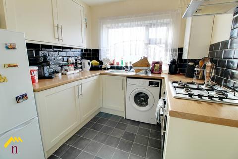 3 bedroom flat to rent, St Helens Road, Doncaster DN4