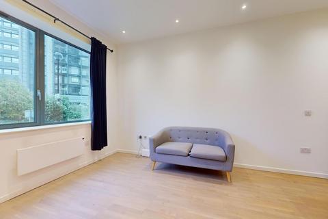 Studio to rent, Riverbank Way