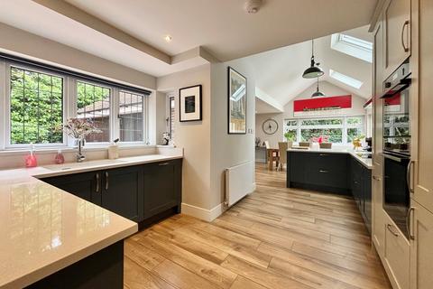 6 Bucknall Way, Beckenham, BR3 3XJ