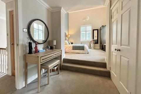 6 Bucknall Way, Beckenham, BR3 3XJ
