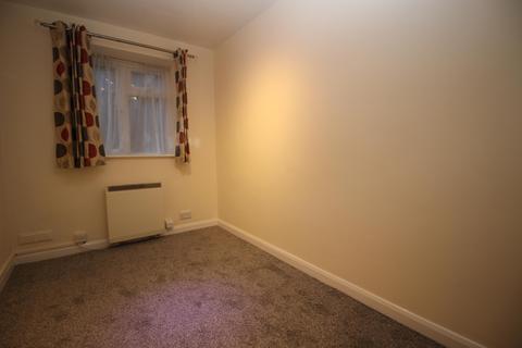 2 bedroom flat to rent, Amersham Hill, High Wycombe, HP13