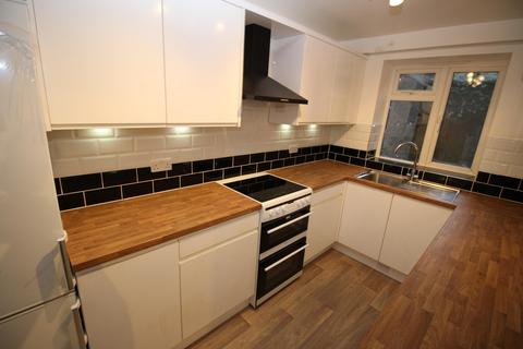 2 bedroom flat to rent, Amersham Hill, High Wycombe, HP13