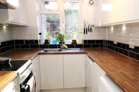 2 bedroom flat to rent, Amersham Hill, High Wycombe, HP13