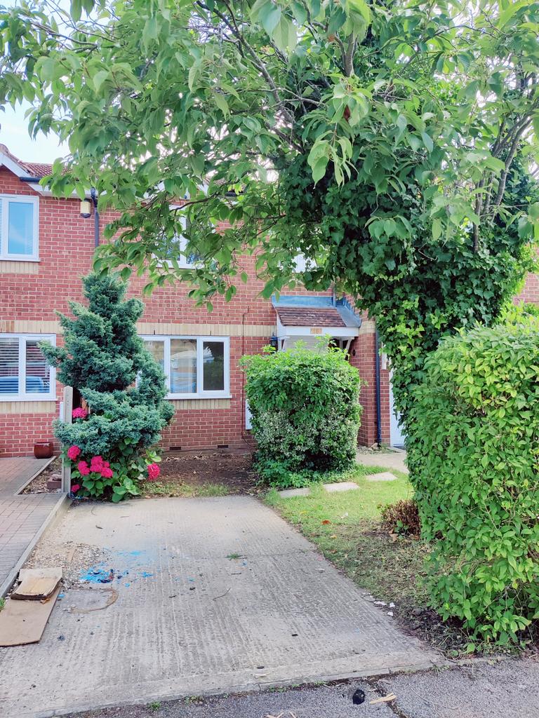 Modern 2 Bedroom Terraced with Driveway &amp; Gardens