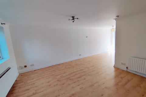 2 bedroom terraced house to rent, Luton EN1