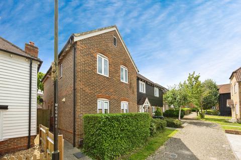 3 bedroom end of terrace house for sale, Greyhound Chase, Ashford, Kent