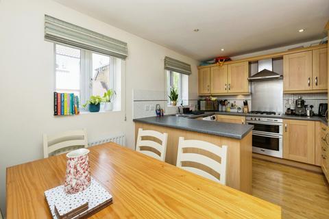 3 bedroom end of terrace house for sale, Greyhound Chase, Ashford, Kent