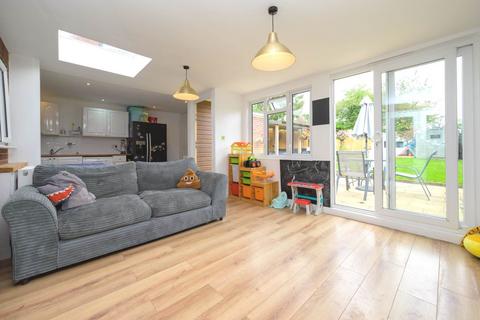 64 Surley Row, Emmer Green, Reading, RG4 8NB