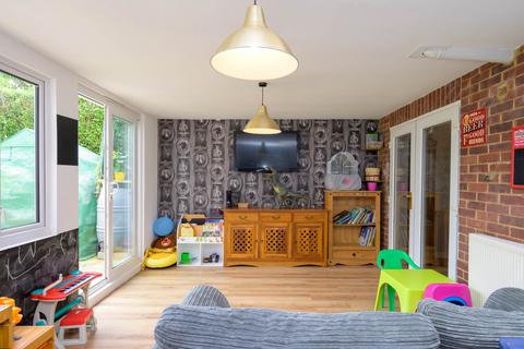 64 Surley Row, Emmer Green, Reading, RG4 8NB