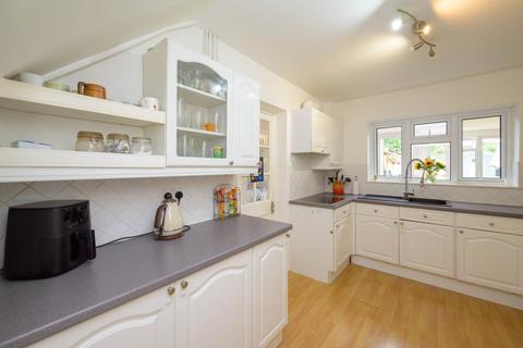 64 Surley Row, Emmer Green, Reading, RG4 8NB
