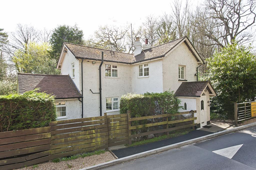 Convent Lane, Burwood Park, Cobham, KT11 2 bed detached house £1,150,000