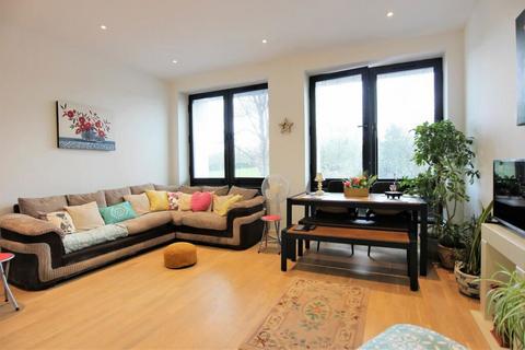 1 bedroom flat for sale, 61 High Road, South, Broxbourne, Hertfordshire, EN10 7HX