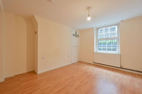 Studio to rent, Ebury Bridge Road, Pimlico, London, SW1W