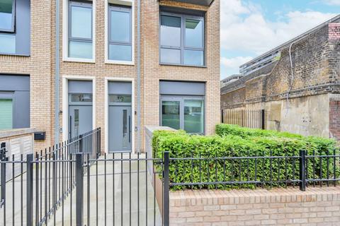 2 bedroom flat to rent, Leamore Street, Hammersmith, London, W6