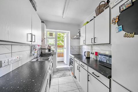 3 bedroom flat for sale, Burnt Oak Broadway, Edgware, HA8