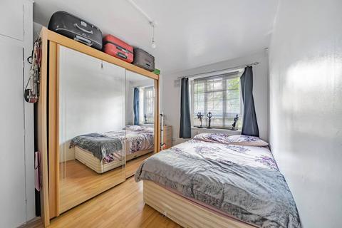 3 bedroom flat for sale, Burnt Oak Broadway, Edgware, HA8