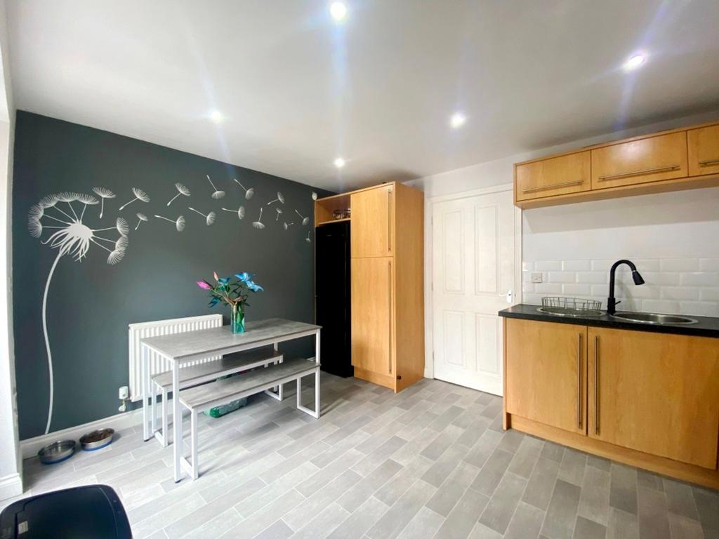 Dining kitchen