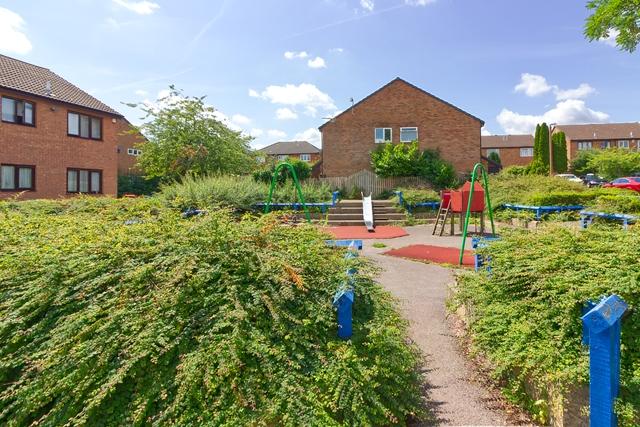 Play area to front
