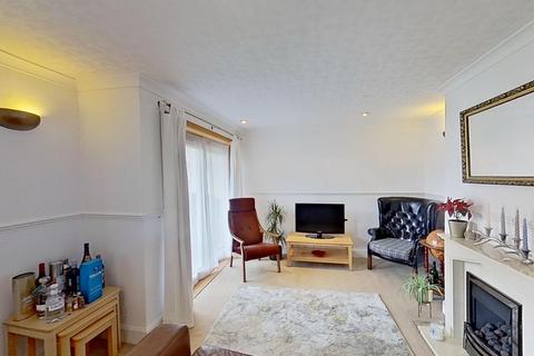 2 bedroom flat to rent, Dochart Drive, Edinburgh, EH4
