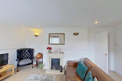 2 bedroom flat to rent, Dochart Drive, Edinburgh, EH4
