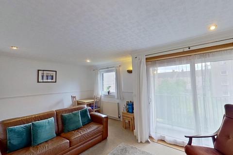 2 bedroom flat to rent, Dochart Drive, Edinburgh, EH4