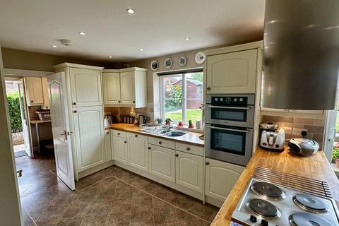 4 bedroom detached house for sale, Station Road, Credenhill, HR4