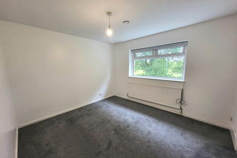 3 bedroom terraced house to rent, Holcombe Walk, Stockport, SK4