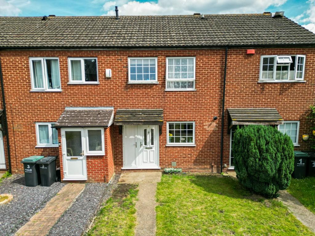 Ruffets Wood, Gravesend, Kent, DA12 3 bed terraced house for sale £