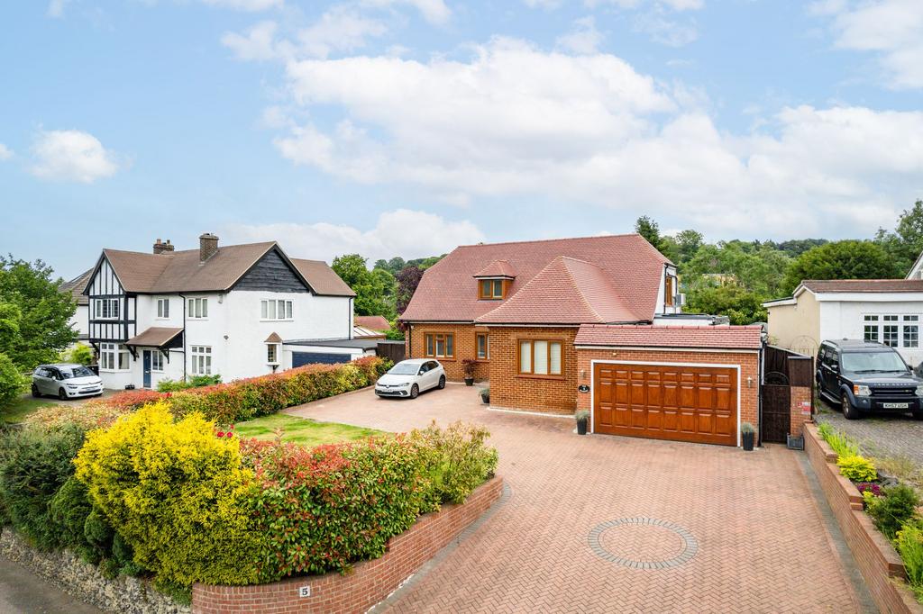 Hartley Down, Purley, CR8 4 bed detached house for sale £875,000