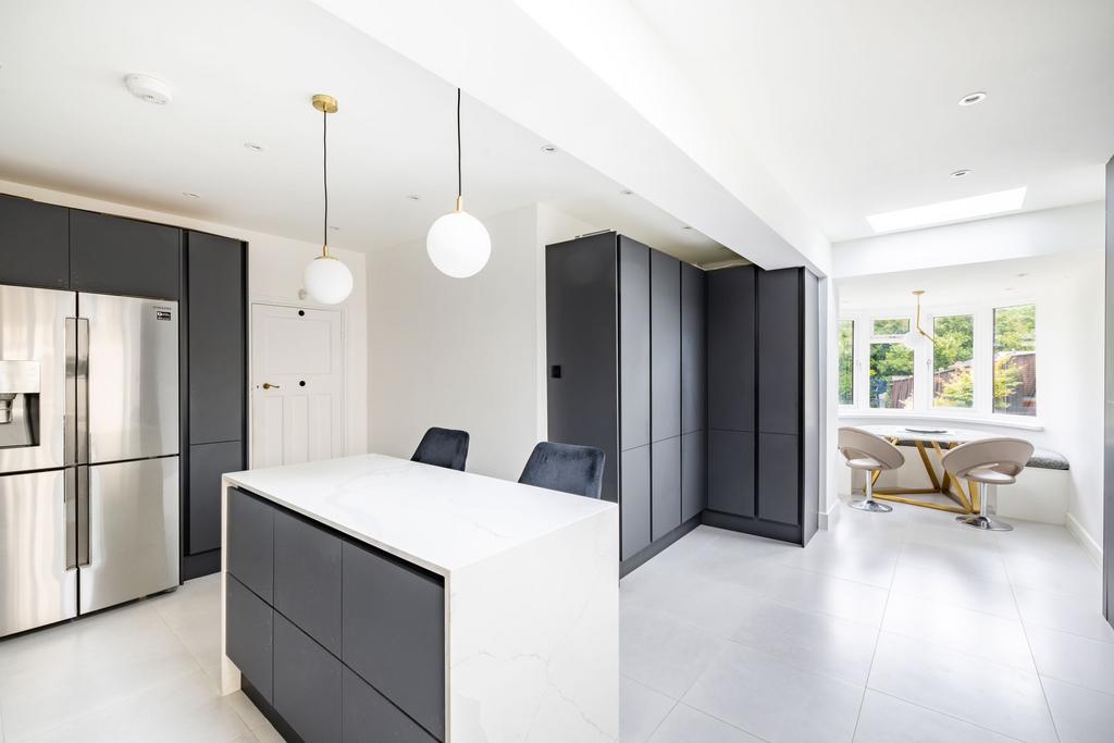 Hartley Down, Purley, CR8 4 bed detached house for sale £875,000